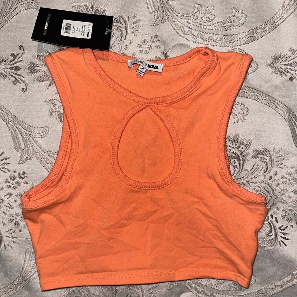Fashion Nova XS Cut Out Front Crop Top in Coral